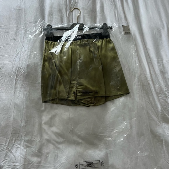 *NWT* TOM FORD Velvet Trimmed Silk Satin Shorts - Picture 6 of 12